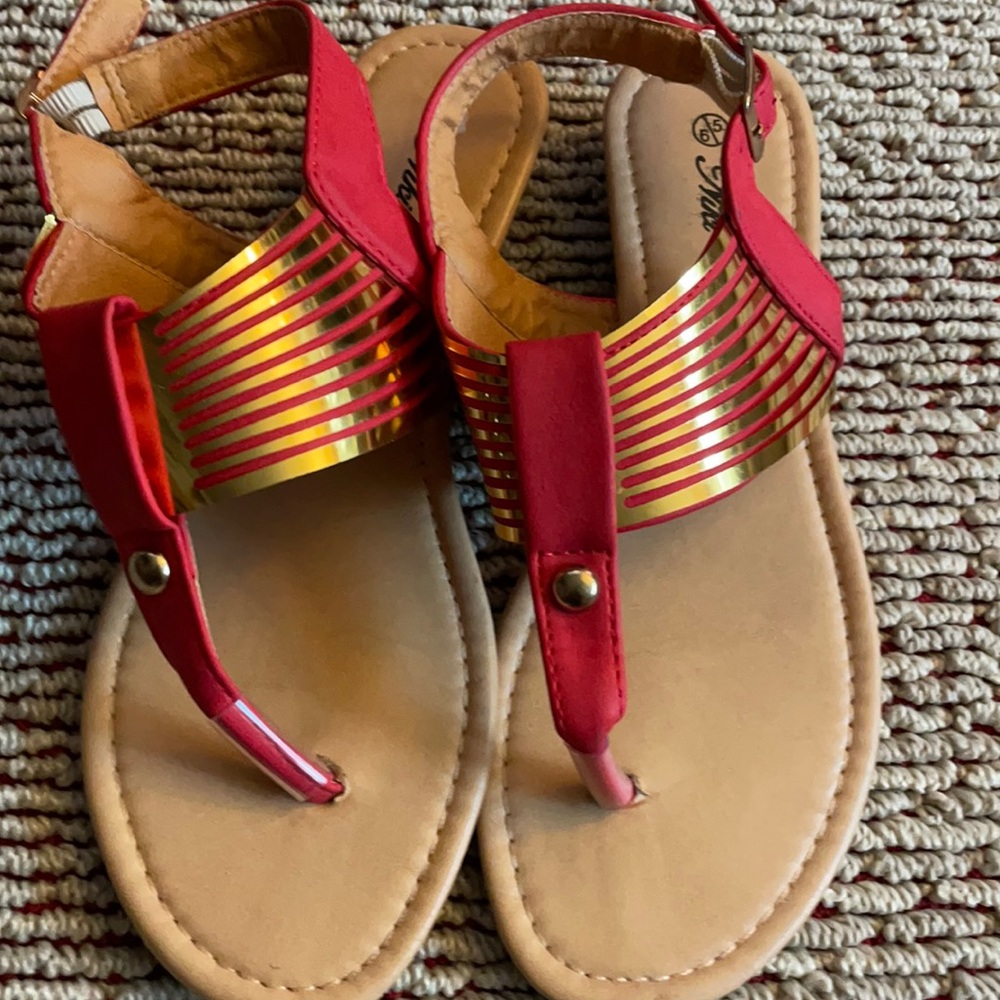 Thong sandals beautiful like new